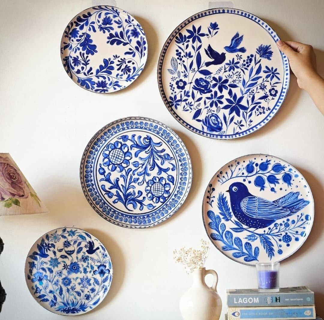 Decorative Wall Plates Set, Blue and White Floral Design, 5 Pieces, 20-30 cm - Image 2